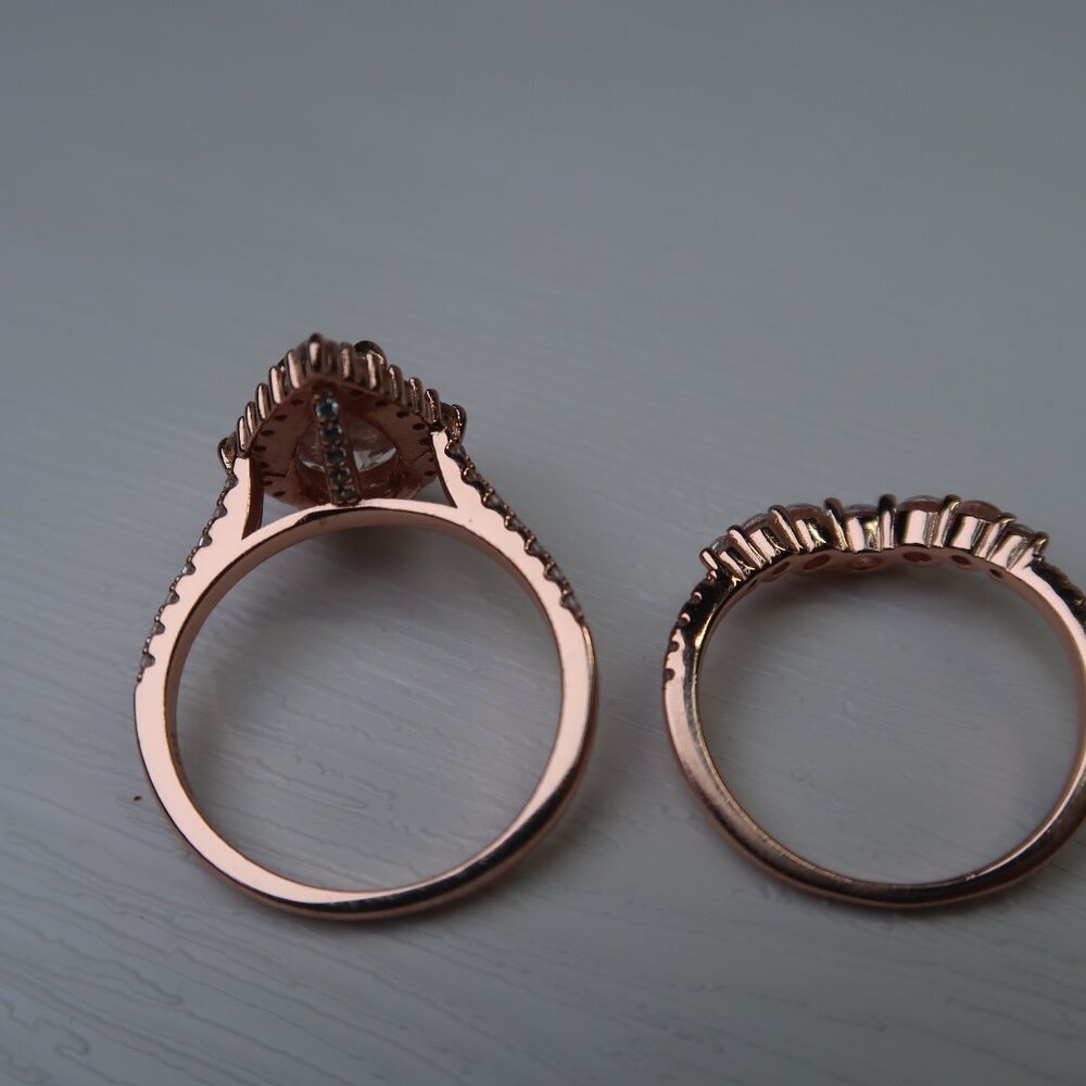 Elegant Rose Gold 2.2 Carat Halo Pear Cut Set - 18K Rose 925 - Picture 9 of 9
